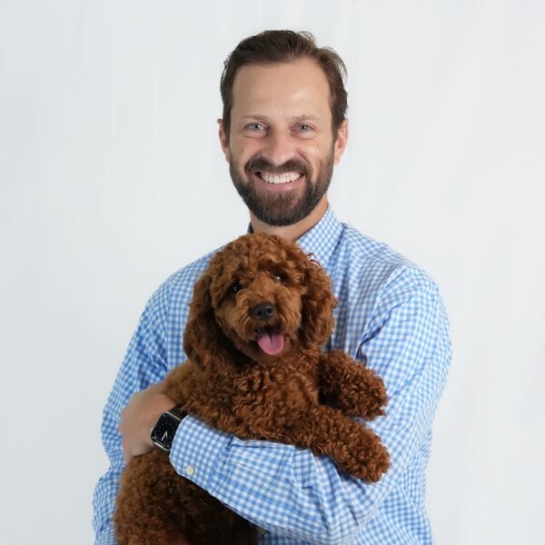 Dr. Kyle Vititoe with pet